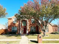 Spacious 5 bedroom w/ Game Room and Covered Patio
