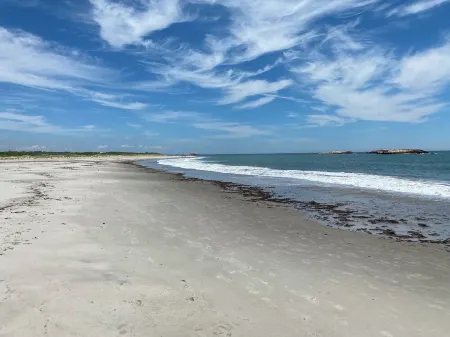 Coastal Farmhouse Retreat in Little Compton, RI – Your Perfect Seaside Getaway