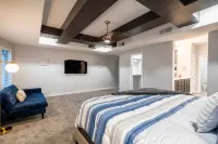 VILLA WITH MASTER SUITE CLOSE TO SHOPPING 4 BR 3BA