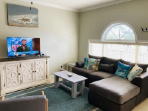 Beautiful Long Beach Condo with Ocean View!