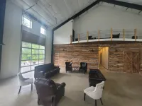 Barndominum, minutes to lake and trails sleeps 14+ Weddings, Events, Retreats