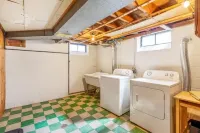 Spacious 3 BR Modern Home in Grosse Pointe Park - Jakuzi