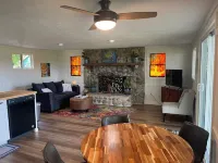 Kingfisher Cabin - Stunning Waterfront Vistas!