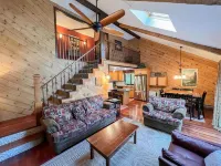 3 Story Mountainside Chalet - Storyland 5 Min, Hike, Bears, Waterfalls, Explore