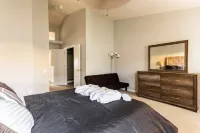 Cheerful 4 Bedroom Paradise with Pool and Hot Tub Hotels near Sacred Heart Knanaya Catholic