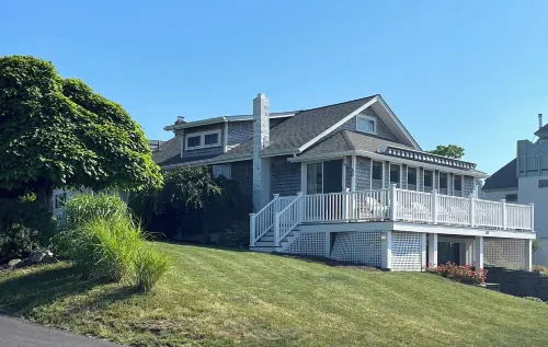 Charming, Classic New England waterfront cottage