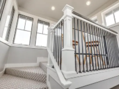 Carlton Landing. Large lakeview family home. Close to pool, pickleball & tennis!