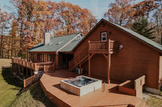 Cozy Family-sized Cabin w/hot tub - Nestled on the Muskegon River
