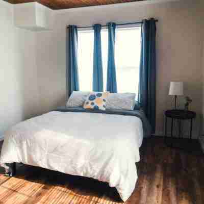 Downtown Cottage Getaway Rooms