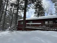 Cozy Cabin, 4 Beds-Dog friendly-15min Drive to to Ski Resort, Fenced yard