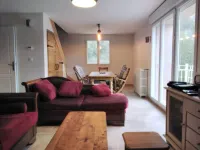 Renovated farmhouse in a hamlet in the Monts du Lyonnais region, close to the town centre.