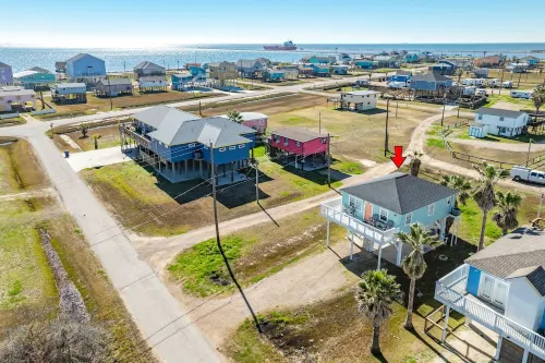 Caisson Cottage - Cozy Home a Short Walk to the Beach
