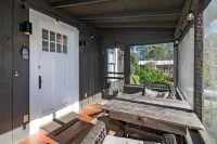 Lingerlong Cottage on Downtown Brevard's Most beautiful property!