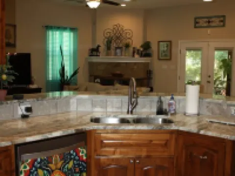 Modern home - quiet neighborhood Hotels in Bastrop