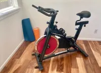 Multi-Generation retreat! Pet friendly w/ fenced yard. 5 min to lake & trails.