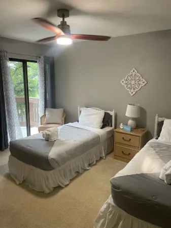 Villa Siesta Pines Townhome 5 minutes to Sanibel Causeway and Fort Myers Beach.