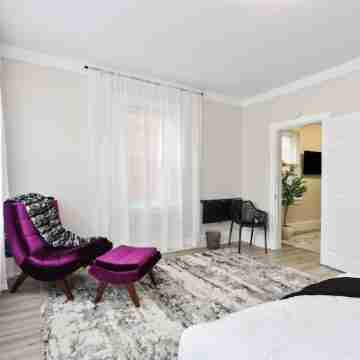 The Downtown Hive:  Sophisticated stay steps from Main St Bethlehem! Rooms