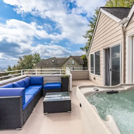 Majestic Views with a Hot Tub!