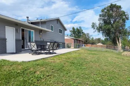 ᨒStylish 4BR / Movie Lounge / 10 min to Ft Carsonᨒ Отели в г. Стратмур