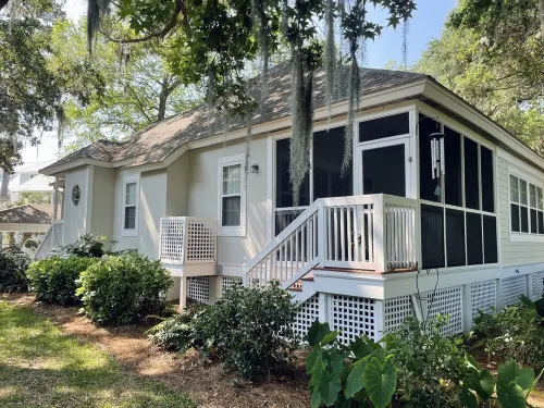 Totally remodeled 3bd-3ba beach Villa! Just 0.4 to the sand!