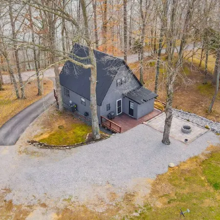 "Eagle's Cliff" at Lake Cumberland. Relaxing Beautiful Front Porch Lake View!
