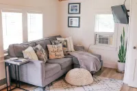 MaineStay Cottage #5 With Fireplace & Fully Stocked Kitchen in Hampden/Bangor