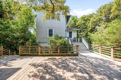 Quiet, Wooded Sanctuary - Near Sunrise and Sunset Beaches - Dog Friendly