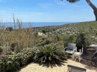 Delightful ground floor apartment in villa, in Cassis, accommodation 4 people