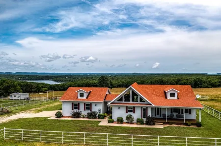 Lake view house with expansive views, fireplace, walk in showers, Ember mugs.