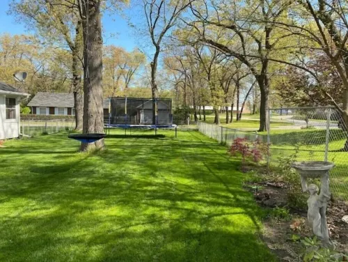 Comfortable, newly renovated home, walk to beach!