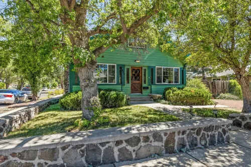 House of Mint - Down Town FLG w/  Hot Tub! Sleeps 12