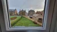 51 Milton Crescent, Quiet Townhouse near the beach