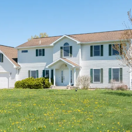 Farm and Lake: Remote Getaway