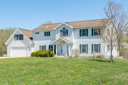 Farm and Lake: Remote Getaway