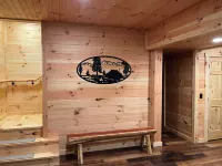 "Rustic Elegance" Your best Hocking Hills Experience !