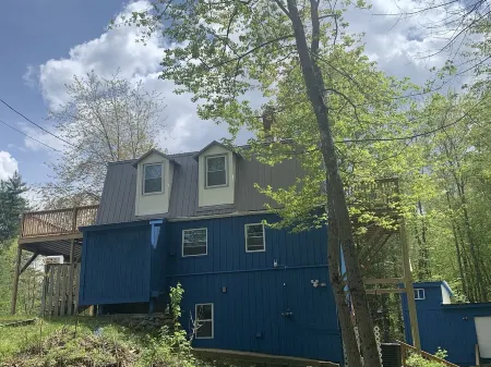 Humphreys Ledge Adventure with Hot Tub, Arcade & Games Galore! 5 Minutes to Town