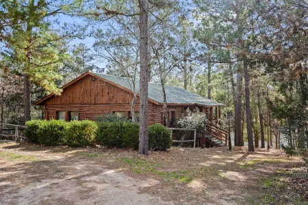 22 mi to Round Top Warrenton for Antique Week, 2/2 cabin on a quiet lake, Wif