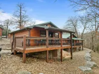 March Sale! Lakefront Cabin directly on Table Rock Lake: w/Pool+Hot Tubs Hotels in Indian Point