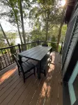 Spend Time Making Cherished Memories at This Gorgeous 5-Bedroom Lakefront Lodge! - Chalets
