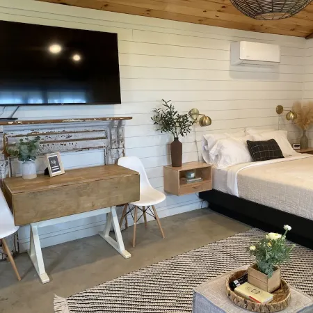 Modern, cozy, Studio Apartment Отели в г. Томас