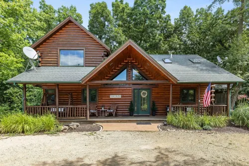 Secluded Spacious Cabin | Private Hot Tub | Large Bedrms | Huge Deck & Screen Rm