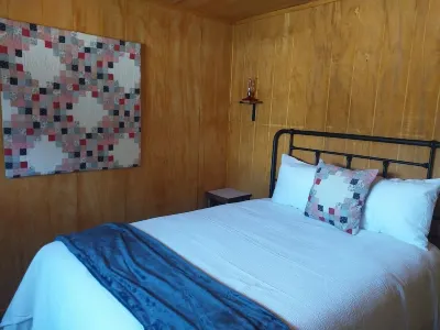 Miners Cabin - New Private and Cozy Hotels near Che-Ah-Chi Restaurant at Enchantment Resort