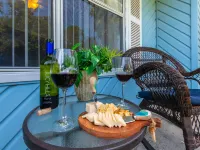 Snowbird Special-Large Comfy Stay Pets Welcome w/Parking Trailers/Bikes/Boats Hotels in Edgewater