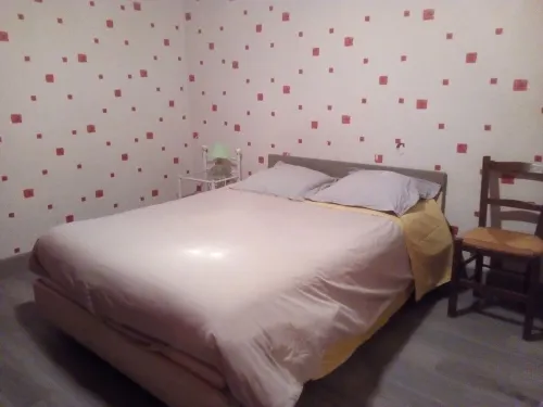 3 rooms, at the inhabitant, in house furnished with independent entrance