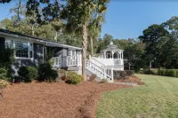 Amazing Lake House on Lake Murray, Columbia w/ Private Dock, Outdoor Kitchen.