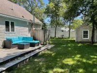 Newly updated 3bdrm Dennis Port home 1.5 blocks to the beach!