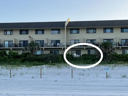 Gorgeous OCEANFRONT 2 bedroom condo in Summerhouse