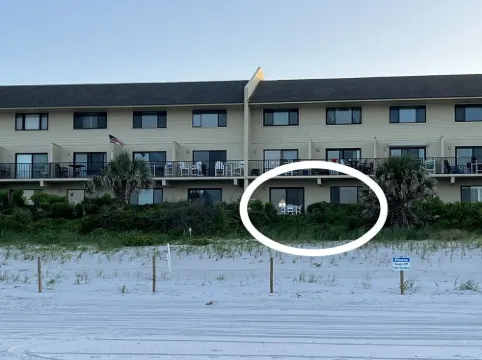 Gorgeous OCEANFRONT 2 bedroom condo in Summerhouse Hotels in Crescent Beach