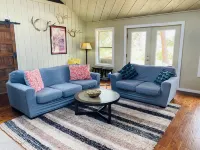 BEAUTIFUL Rustic/Modern Remodel - IDEAL Location!!