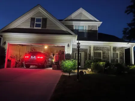 🍀 Exceptional Fully Equipped Spacious Home 1 King & 2 Queen BRs Отели рядом с достопримечательностью «All-A-Flutter Butterfly Farm»